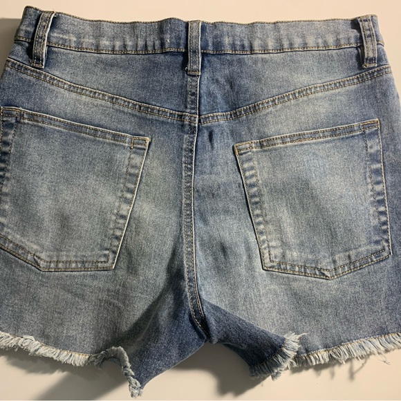 Jeans shorts - Picture 2 of 3